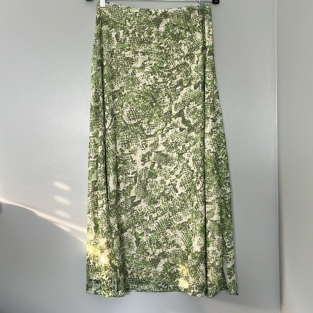 Steve Madden, Maxi Skirt, Mesh abs fully lined, Women’s Medium, New with Tags
